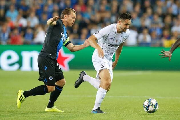 Fußball, CL-Quali, Club Brügge - Linzer ASK Club s Ruud Vormer and LASK s James Holland fight for the ball during a game between Belgian soccer team Club Brugge and Austrian club LASK Linz, Wednesday 28 August 2019 in Brugge, the return match in the play-offs of the UEFA Champions League, after a 0-1 victory of Club in the first leg. BRUNOxFAHY  x05650814x