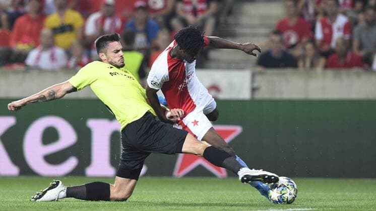 Fußball, CL Quali, Slavia Prag - CFR Cluj From left ANDREI BURCA of CFR and PETER OLAYINKA of Slavia in action during the Football Champions League 4th qualifying round return match: Slavia Prague vs Cluj-Napoca in Sinobo Stadium, Prague, Czech Republic, August 28, 2019. (CTKxPhoto MichalxKamaryt) CTKPhotoP201908280996001  _KMT6599
