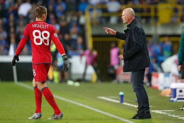 Club s goalkeeper Simon Mignolet and Club Brugge s head coach Philippe Clement pictured during a game between Belgian soccer team Club Brugge and Austrian club LASK Linz, Wednesday 28 August 2019 in Brugge, the return match in the play-offs of the UEFA Champions League, after a 0-1 victory of Club in the first leg. BRUNOxFAHY  x05650849x