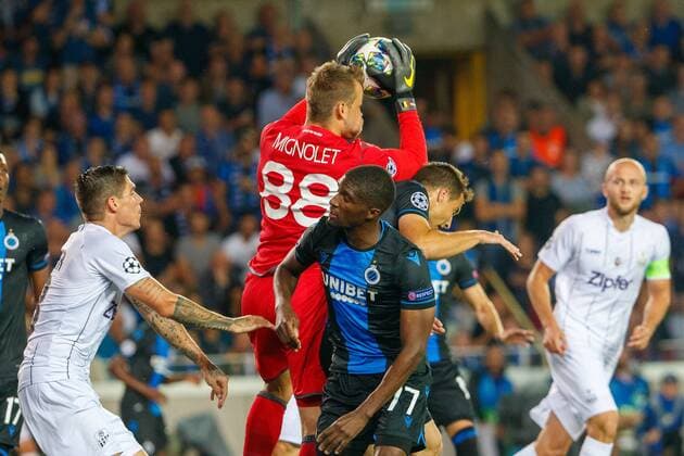 LASK s Philipp Wiesinger and Club s goalkeeper Simon Mignolet fight for the ball during a game between Belgian soccer team Club Brugge and Austrian club LASK Linz, Wednesday 28 August 2019 in Brugge, the return match in the play-offs of the UEFA Champions League, after a 0-1 victory of Club in the first leg. KURTxDESPLENTER  x05650859x