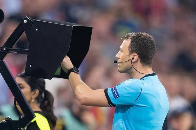 Amsterdam, Netherlands, 28 08 2019, UEFA Champions League, Play off, Ajax Amsterdam APOEL Nicosia, Referee Felix Zwayer at VAR, Video Evidence Monitor, Amsterdam Netherlands eu images 01061008739 eu-images-061