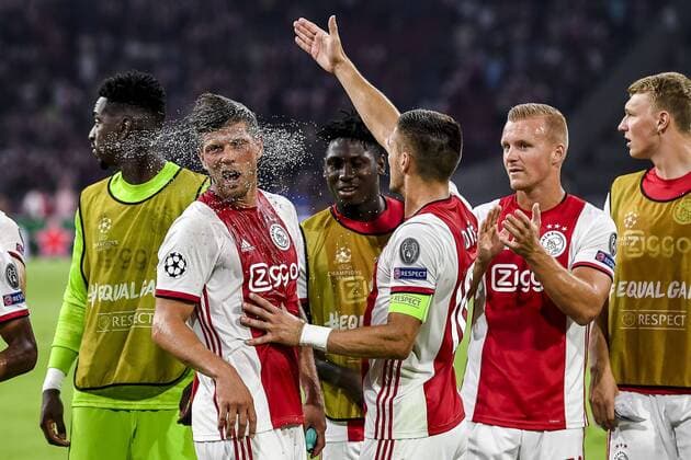 AMSTERDAM , 29-08-2019 , Johan Cruijff ArenA , Champions League playoff, season 2019-2020 , Ajax player Klaas Jan Huntelaar , Ajax player Dusan Tadic playing with water, celebrating the win during the match Ajax - APOEL Nicosia. Final score 2-0. Ajax - APOEL Nicosia  x4212318x Copyright:
