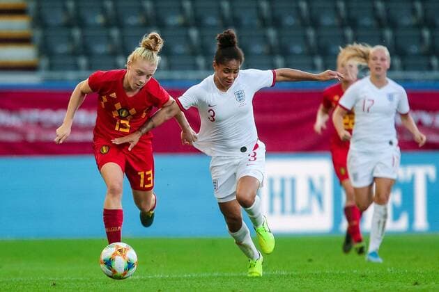 Fußball, Damen Länderspiel, Belgien - England HEVERLEE, BELGIUM - AUGUST 29: Elena Dhont of Belgium and Demi Stokes of England during the International Friendly, Länderspiel, Nationalmannschaft women match between Belgium and England at the King Power at Den Dreef Stadion on August 29, 2019 in Heverlee, Belgium, 29 08 2019. FOOTBALL FEMININ : Belgique Vs Angleterre - Amical - 29 08 2019 PhotoNews Panoramic 