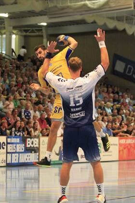 2 Bundesliga Handball VfL Luebeck Schwartau VfL Gummersbach 30 08 2019, Hansehalle Luebeck, GER, VfL Luebeck Schwartau VfL Gummersbach in picture picture shows Janko Bozovic VfL Gummersbach in jump shot over Fynn Ranke VfL Luebeck Schwartau nordphotox xTauchnitz nph00059
