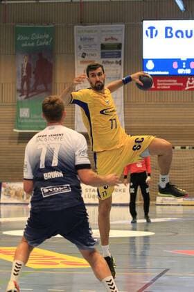 2 Bundesliga Handball VfL Luebeck Schwartau VfL Gummersbach 30 08 2019, Hansehalle Luebeck, GER, VfL Luebeck Schwartau VfL Gummersbach in picture picture shows Janko Bozovic VfL Gummersbach in litter over Jasper Bruhn VfL Luebeck Schwartau nordphotox xTauchnitz nph00059