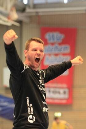 2 Bundesliga Handball VfL Luebeck Schwartau VfL Gummersbach 30 08 2019, Hansehalle Luebeck, GER, VfL Luebeck Schwartau Schwartau VfL Gummersbach in picture picture shows single action action action whole figure single clipping goalkeeper Dennis Klockmann VfL Luebeck Schwartau cheers nordphotox xTauchnitz nph00059