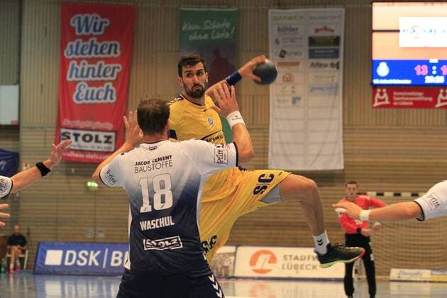 2 Bundesliga Handball VfL Luebeck Schwartau VfL Gummersbach 30 08 2019, Hansehalle Luebeck, GER, VfL Luebeck Schwartau VfL Gummersbach in picture picture shows Janko Bozovic VfL Gummersbach vs. Martin Waschul VfL Luebeck Schwartau nordphotox xTauchnitz nph00059