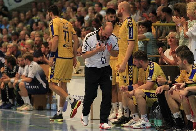 2 Bundesliga Handball VfL Luebeck Schwartau VfL Gummersbach 30 08 2019, Hansehalle Luebeck, GER, VfL Luebeck Schwartau VfL Gummersbach in photo picture shows coach Torge Greve VfL Gummersbach is desperate nordphotox xTauchnitz nph00059