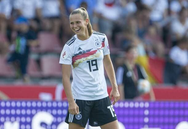 Germany, Kassel, Auestadion, 31 08 2019, Football Women European Championship Qualification Germany Montenegro Bild v l Goalscorer Klara Bühl Germany, 19 is happy about your goal to 4 0 DFL REGULATIONS PROHIBIT ANY USE OF PHOTOGRAPHS AS IMAGE SEQUENCES AND OR QUASI VIDEO Copyright: HMBxMedia xHeikoxBecker