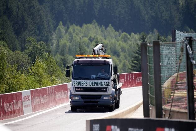 FORMULA 1 2019 JOHNNIE WALKER BELGIAN GRAND PRIX, 29 08 01 09 2019 31 08 2019, Circuit de Spa Francorchamps, Spa Franchorchamps, FORMULA 1 2019 JOHNNIE WALKER BELGIAN GRAND PRIX, 29 08 01 09 2019 , pictured The damaged car of Lewis Hamilton GB 44 , Mercedes AMG Petronas Motorsport is brought back to the paddock nordphotoxBratic nph00250