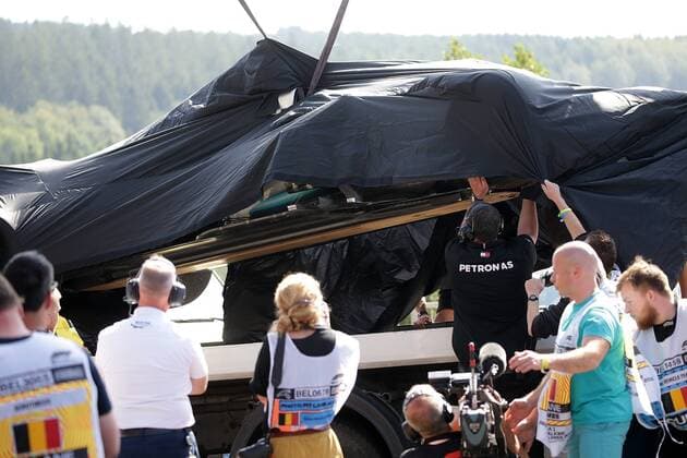 FORMULA 1 2019 JOHNNIE WALKER BELGIAN GRAND PRIX, 29 08 01 09 2019 31 08 2019, Circuit de Spa Francorchamps, Spa Franchorchamps, FORMULA 1 2019 JOHNNIE WALKER BELGIAN GRAND PRIX, 29 08 01 09 2019 , pictured The damaged car of Lewis Hamilton GB 44 , Mercedes AMG Petronas Motorsport is brought back to the paddock nordphotoxBratic nph00250