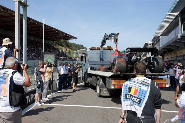 FORMULA 1 2019 JOHNNIE WALKER BELGIAN GRAND PRIX, 29 08 01 09 2019 31 08 2019, Circuit de Spa Francorchamps, Spa Franchorchamps, FORMULA 1 2019 JOHNNIE WALKER BELGIAN GRAND PRIX, 29 08 01 09 2019 , pictured The damaged car of Lewis Hamilton GB 44 , Mercedes AMG Petronas Motorsport is brought back to the paddock nordphotoxBratic nph00250
