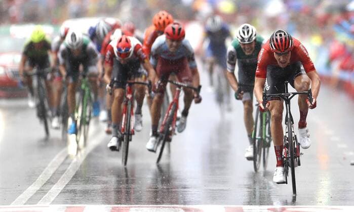 Bilder des Jahres 2019, Sport 08 August Sport Bilder des Tages German rider Nikias Arndt of Sunweb team (R) celebrates as he wins the eighth stage of the Spanish cycling Vuelta in Igualada, Catalonia, Spain, 31 August 2019. The eighth stage is a 166.9 km route from Valls to Igualada in Catalonia. Eighth stage of the Spanish Vuelta !ACHTUNG: NUR REDAKTIONELLE NUTZUNG!  Copyright: xJavierxLizonx GRAF4086 20190831-637028698485438628