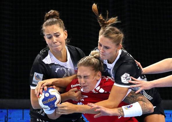 18 05 2019, Germany, Ludwigsburg, Handball 1 Bundesliga Women, Season 2019 2020 HBF Supercup 2019, SG BBM Bietigheim vs Thüringer HC v l Emily Bölk THC , Luisa Schulze BBM , Alicia Stolle THC