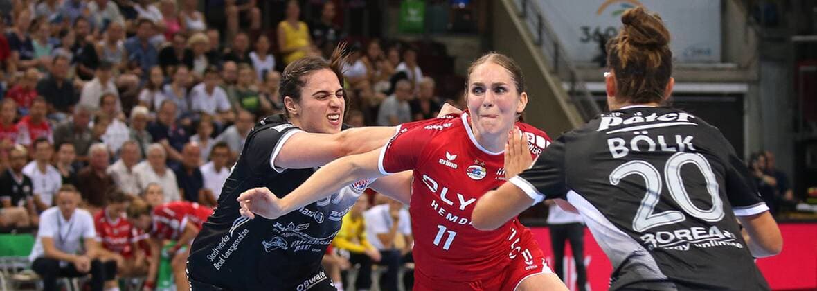 18 05 2019, Germany, Ludwigsburg, Handball 1 Bundesliga Women, Season 2019 2020 HBF Supercup 2019, SG BBM Bietigheim vs. Thuringia HC v l Josefine Huber THC , Laura von der Heijden BBM , Emily Bölk THC
