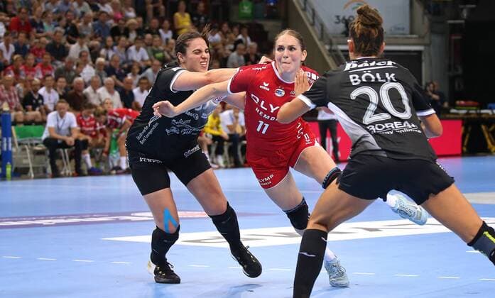 18 05 2019, Germany, Ludwigsburg, Handball 1 Bundesliga Women, Season 2019 2020 HBF Supercup 2019, SG BBM Bietigheim vs. Thuringia HC v l Josefine Huber THC , Laura von der Heijden BBM , Emily Bölk THC