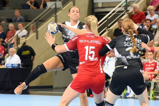 Mikaela Maessing Thueringer HC 25 against Kim Naidzinavicius SG BBM Bietigheim 15 DHB, Handbal, Women, HBF , Super Cup , Ludwigsburg, 31 08 2019, Photo TBaur Eibner SG BBM Bietigheim vs Thueringer HC Ludwigsburg Copyright: xEIBNER TobiasxBaurx EP_TBR
