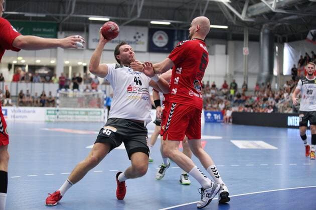 Jonas Thuemmler HC Elbflorenz Dresden 46 against Markus Fuchs ASV Hamm Westfalen 6 right GER, Handball, 2 Bundesliga, ASV Hamm Westfalen against HC Elbflorenz Dresden, 31 08 2019 Hamm Copyright: xEIBNER JanxStrohdiekx EP_JSK