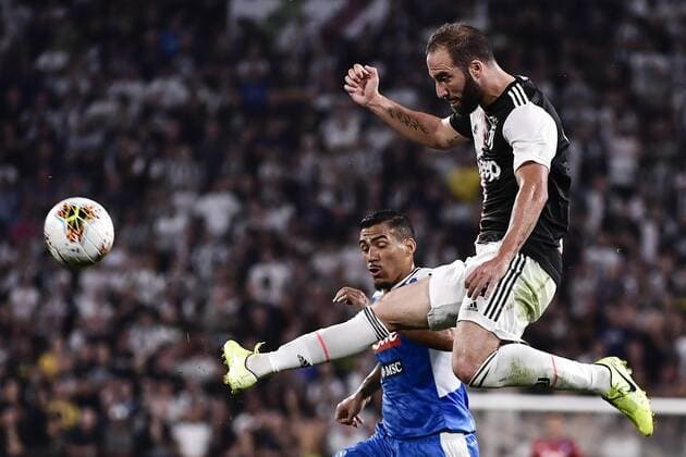 Bilder des Jahres 2019, Sport 08 August Sport Bilder des Tages Photo Marco Alpozzi LaPresse August 31, 2019 Turin, Italy soccer Juventus vs Napoli - Italian Football Championship League A TIM 2019 2020 - Allianz Stadium In the pic: Allan (SSC Napoli); Gonzalo Higuain (Juventus F.C.);  Copyright: xMarcoxAlpozzi LaPressex