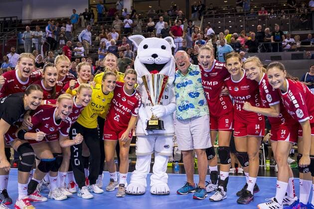 Ludwigsburg, Germany 31 August 2019 HBF Supercup 2019 SG BBM Bietigheim vs. Thueringer HC the team from Bietigheim with the winner trophy and Eberhard Bezner Ludwigsburg MHP Arena Baden Württemberg Germany