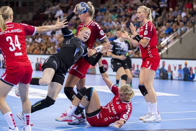 Ludwigsburg, Germany 31 August 2019 HBF Supercup 2019 SG BBM Bietigheim vs Thueringer HC v li Kim Braun Bietigheim , Meike Schmelzer Thueringer HC , Luisa Schulze Bietigheim , Maura Visser Bietigheim , Kim Naidzinavicius Bietigheim Ludwigsburg MHP Arena Baden Württemberg Germany