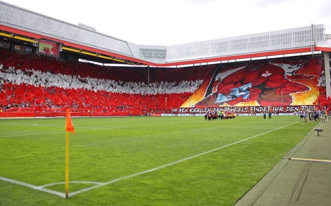 01 09 2019, xklex, Football 3 League, 1 FC Kaiserslautern Waldhof Mannheim emspor, v l 1 FC Kaiserslautern Fans Choreography throughout the stadium DFL DFB REGULATIONS PROHIBIT ANY USE OF PHOTOGRAPHS as IMAGE SEQUENCES and or QUASI VIDEO Kaiserslautern