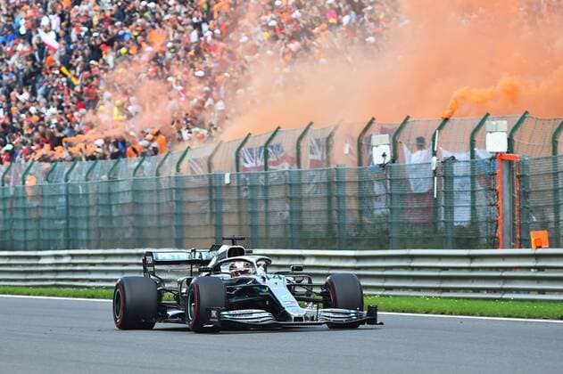 01 09 2019, xekx, Motorsport FIA Formula 1, Belgian Grand Prix 2019 race emspor, Lewis Hamilton Mercedes AMG Petronas , Dutch fans burn smoke bombs from DFL DFB REGULATIONS PROHIBIT ANY USE OF PHOTOGRAPHS as IMAGE SEQUENCES and or QUASI VIDEO Spa eel-fotografie Eberhard Krieger