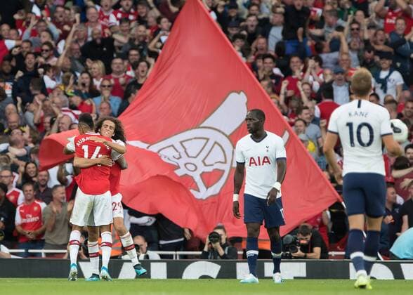 Bilder des Jahres 2019, Sport 09 September Sport Bilder des Tages Football - 2019 2020 Premier League - Arsenal vs. Tottenham Hotspur Matteo Guendouzi (Arsenal FC) congratulates goal scorer Pierre-Emerick Aubameyang (Arsenal FC) at The Emirates. COLORSPORT DANIEL BEARHAM  csp_ars_tot_010919_