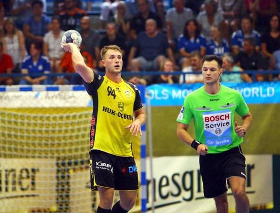 Christoph Neuhold Coburg , right referee Julian Fedtke Berlin Handball 2 League 2019 20 EHV Aue HSC 2000 Coburg 33 25 am 1 9 2019 EHV Aue HSC 2000 Coburg