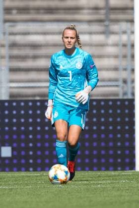 Goalkeeper Goalkeeper Merle FROHMS D with ball, single action with ball, action, whole figure, portrait format, soccer country game, women, EM qualification, Germany GER Montenegro MNE 10 0, on 31 08 2019 in Kassel Germany Â