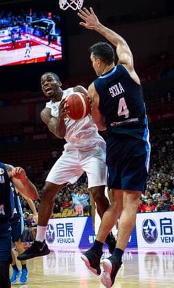 (190902) -- WUHAN, Sept. 2, 2019 -- Luis Scola (R) of Argentina defends Ike Iroegbu of Nigeria during the group B match between Nigeria and Argentina at the 2019 FIBA World Cup in Wuhan, capital of central China s Hubei Province, on Sept. 2, 2019. ) (SP)CHINA-WUHAN-BASKETBALL WM FIBA WORLD CUP-GROUP B-NIGERIA VS ARGENTINA (CN) XiaoxYijiu 