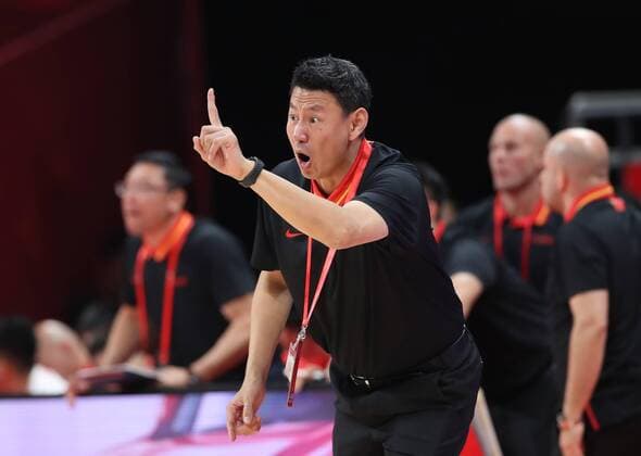 (190904) -- BEIJING, Sept. 4, 2019 -- Li Nan, head coach of China gives instructions during the group A match between China and Venezuela at the 2019 FIBA World Cup in Beijing, capital of China, on Sept. 4, 2019. ) (SP)CHINA-BEIJING-BASKETBALL WM FIBA WORLD CUP-GROUP A-CHINA VS VENEZUELA (CN) MengxYongmin 