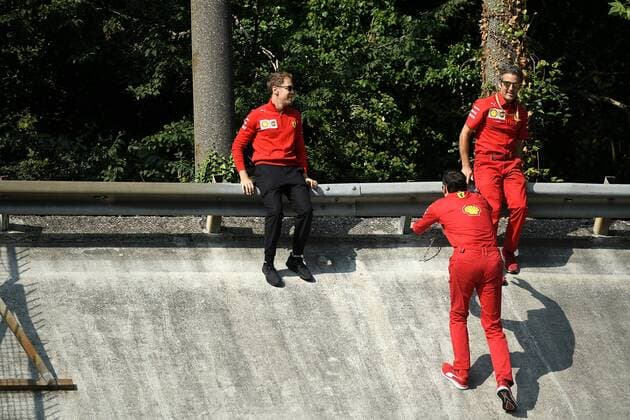 FORMULA 1 GRAN PREMIO HEINEKEN D ITALIA 2019 05 09 2019, Autodromo Nazionale di Monza, Monza, FORMULA 1 GRAN PREMIO HEINEKEN D ITALIA 2019, in the picture Sebastian Vettel GER 5 , Scuderia Ferrari Mission Winnow goes with his engineers across the track Here he is at the old steep curve nordphotoxBratic nph00250