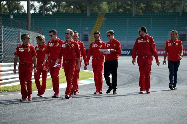 FORMULA 1 GRAN PREMIO HEINEKEN D ITALIA 2019 05 09 2019, Autodromo Nazionale di Monza, Monza, FORMULA 1 GRAN PREMIO HEINEKEN D ITALIA 2019, in the picture Sebastian Vettel GER 5 , Scuderia Ferrari Mission Winnow goes with his engineers across the track nordphotoxBratic nph00250