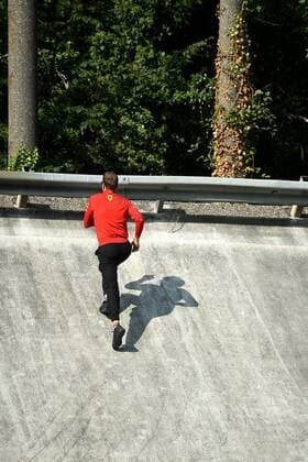 FORMULA 1 GRAN PREMIO HEINEKEN D ITALIA 2019 05 09 2019, Autodromo Nazionale di Monza, Monza, FORMULA 1 GRAN PREMIO HEINEKEN D ITALIA 2019, in the picture Sebastian Vettel GER 5 , Scuderia Ferrari Mission Winnow goes with his engineers across the track Here he is at the old steep curve nordphotoxBratic nph00250