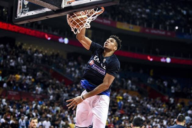 Greek professional basketball player for the Milwaukee Bucks of the National Basketball Association NBA, Basketball Herren, USA Giannis Antetokounmpo, jumps to score at the third round of Group F Brazil vs Greece 2019 FIBA Basketball World Cup in Nanjing city, east China s Jiangsu province, 5 September 2019. New Zealand competes against Greece at the third round of Group F 2019 FIBA Basketball World Cup  748493696049086467