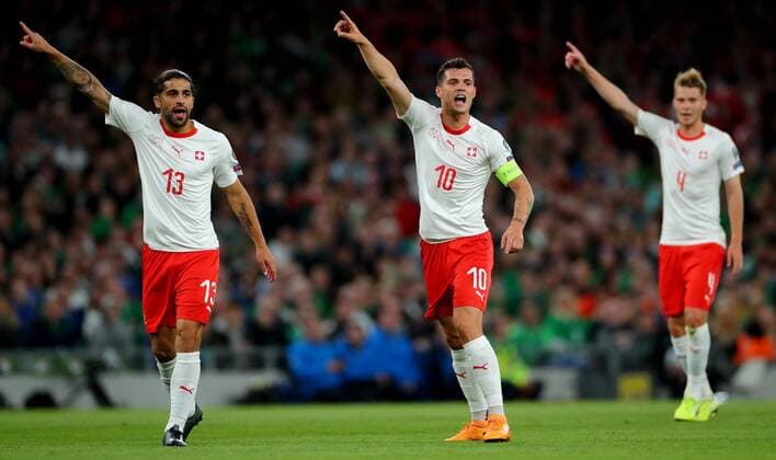 Bilder des Jahres 2019, Sport 09 September Sport Themen der Woche KW36 Sport Bilder des Tages UEFA EURO, EM, Europameisterschaft,Fussball 2020 Qualifying Round Group D, Aviva Stadium, Dublin 5 9 2019 Republic of Ireland vs Switzerland SwitzerlandÕs Ricardo Rodriguez, Granit Xhaka and Nico Elvedi appeal for a corner Ricardo Rodriguez, Granit Xhaka and Nico Elvedi appeal for a corner 5 9 2019  Copyright: x©INPHO JamesxCrombiex JB3V6958