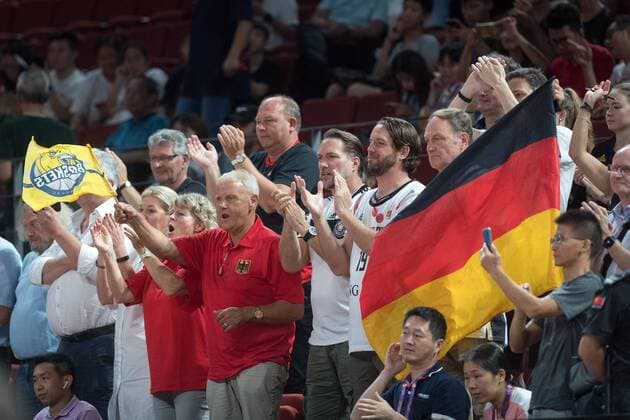 Basketball Shenzhen 05.09.2019 FIBA Basketball Weltmeisterschaften World Cup WM Weltmeisterschaft Deutschland (GER) - Jordanien (JOR) Fans Deutschland Jubel *** Basketball Shenzhen 05 09 2019 FIBA Basketball World Championships World Cup World Championships Germany GER Jordan JOR Fans Germany Jubel