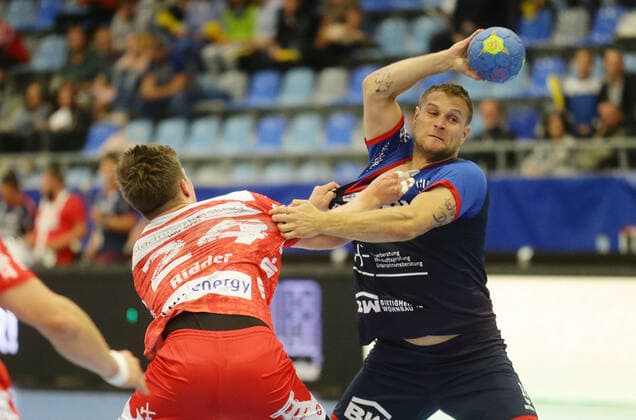 Bietigheim , Handball 2 Bundesliga SG BBM Bietigheim vs TuSEM Essen , from left Carsten Ridder Essen Michael Kraus BBM