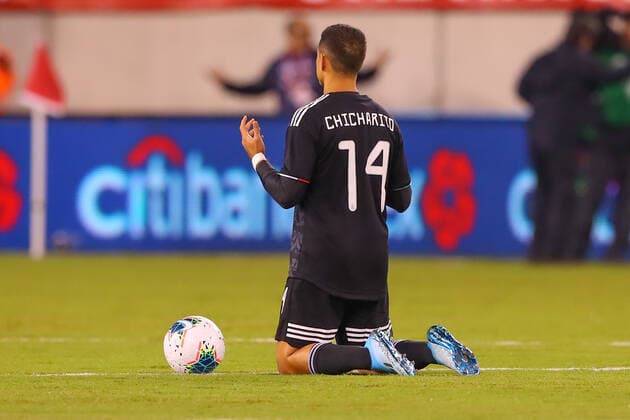 EAST RUTHERFORD, NJ - SEPTEMBER 06: Mexico forward Javier Hernandez (14) prays prior to the first half of the International Friendly, Länderspiel, Nationalmannschaft soccer game between the the United States and Mexico on September 6, 2019 at LetLife Stadium in East Rutherford, NJ. (Photo by Rich Graessle Icon Sportswire) SOCCER: SEP 06 USA v Mexico Icon1909062418