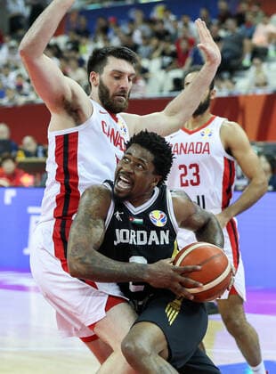 (190907) -- SHANGHAI, Sept. 7, 2019 -- Dar Tucker (bottom) of Jordan breaks through during the group P match between Canada and Jordan at the 2019 FIBA World Cup in Shanghai, east China, on Sept. 7, 2019. ) (SP)CHINA-SHANGHAI -BASKETBALL-FIBA WORLD CUP-GROUP P-CANADA VS JORDAN(CN) DingxTing 