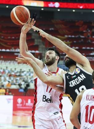 (190907) -- SHANGHAI, Sept. 7, 2019 -- Owen Klassen (L) of Canada vies for the ball during the group P match between Canada and Jordan at the 2019 FIBA World Cup in Shanghai, east China, on Sept. 7, 2019. ) (SP)CHINA-SHANGHAI -BASKETBALL-FIBA WORLD CUP-GROUP P-CANADA VS JORDAN(CN) DingxTing 