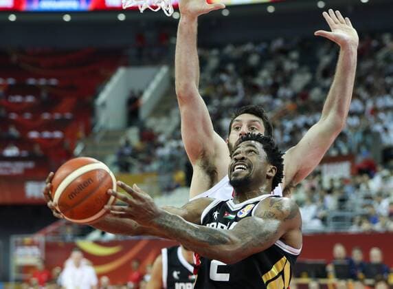 (190907) -- SHANGHAI, Sept. 7, 2019 -- Dar Tucker (front) of Jordan goes to the basket during the group P match between Canada and Jordan at the 2019 FIBA World Cup in Shanghai, east China, on Sept. 7, 2019. ) (SP)CHINA-SHANGHAI -BASKETBALL-FIBA WORLD CUP-GROUP P-CANADA VS JORDAN(CN) DingxTing 