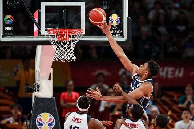 Greek professional basketball player for the Milwaukee Bucks of the National Basketball Association NBA, Basketball Herren, USA Giannis Antetokounmpo, top, jumps to score at the second round of Group K America vs Greece 2019 FIBA Basketball World Cup in Shenzhen city, south China s Guangdong province, 7 September 2019. America competes against Greece at the second round of Group K 2019 FIBA Basketball World Cup  750001418547757063