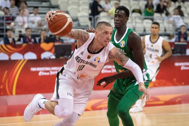 Basketball Shanghai 07.09.2019 FIBA Basketball Weltmeisterschaften World Cup WM Weltmeisterschaft Deutschland (GER) - Senegal (SEN) Daniel Theis (Deutschland, No.10) GUEYE Makhtar (Senegal, No.35) *** Basketball Shanghai 07 09 2019 FIBA Basketball World Championships World Cup World Championships Germany GER Senegal SEN Daniel Theis Germany, No 10 GUEYE Makhtar Senegal, No 35