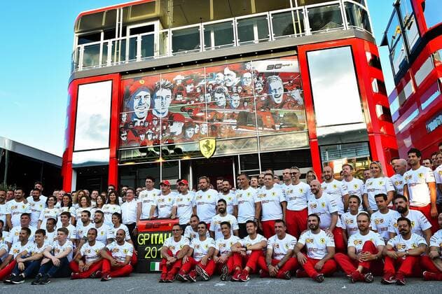 07 09 2019, xekx, Motorsport FIA Formula 1, Italian Grand Prix Qualifying emspor, Team photo 90 years Ferrari, in the middle v l Mattia Binotto Team Principal Scuderia Ferrari , Charles Leclerc Ferrari , Sebastian Vettel Ferrari DFL DFB REGULATIONS PROHIBIT ANY USE OF PHOTOGRAPHS as IMAGE SEQUENCES and or QUASI VIDEO Monza eel-fotografie Eberhard Krieger