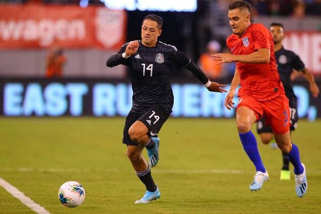 EAST RUTHERFORD, NJ - SEPTEMBER 06: Mexico forward Javier Hernandez (14) battles United States defender Aaron Long (3) during the second half of the International Friendly, Länderspiel, Nationalmannschaft soccer game between the the United States and Mexico on September 6, 2019 at LetLife Stadium in East Rutherford, NJ. (Photo by Rich Graessle Icon Sportswire SOCCER: SEP 06 USA v Mexico Icon1909062429