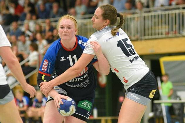 Kerstin Foth SG H2Ku Herrenberg Kuties 11 against Carmen Hammer Waiblingen Tigers 15 SG H2Ku Herrenberg, handball, league game, 07 09 2019, photo TBaur Eibner SG H2Ku Herrenberg Kuties vs Waiblingen Tigers Herrenberg Copyright: xEIBNER TobiasxBaurx EP_TBR