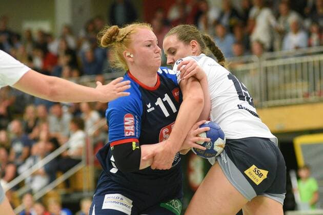 Kerstin Foth SG H2Ku Herrenberg Kuties 11 against Carmen Hammer Waiblingen Tigers 15 SG H2Ku Herrenberg, handball, league game, 07 09 2019, photo TBaur Eibner SG H2Ku Herrenberg Kuties vs Waiblingen Tigers Herrenberg Copyright: xEIBNER TobiasxBaurx EP_TBR