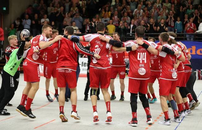 TuS Ferndorf EHV Aue, 07 09 2019 Finally again a jubilation of the Ferndorf team after the 26 22 victory over the EHV Aue, Kreuztal Stählerwiese Germany